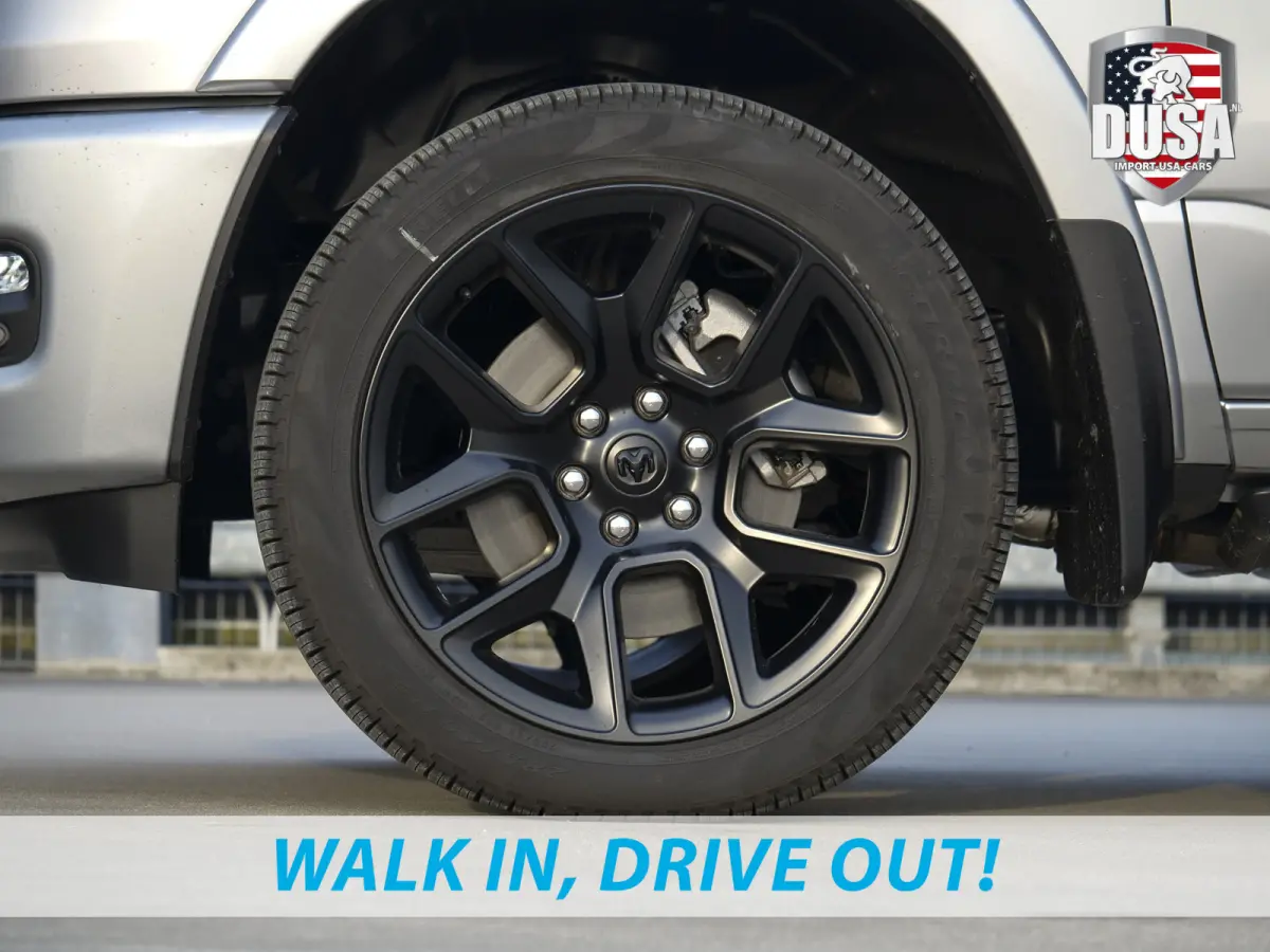 1500 | Laramie | Nigh | 3.0L I6 Hurricane | Crew Cab | 4X4 | Jason Cover | Passenger Display | Getoonde accessoires zijn verkrijgbaar tegen meerprijs