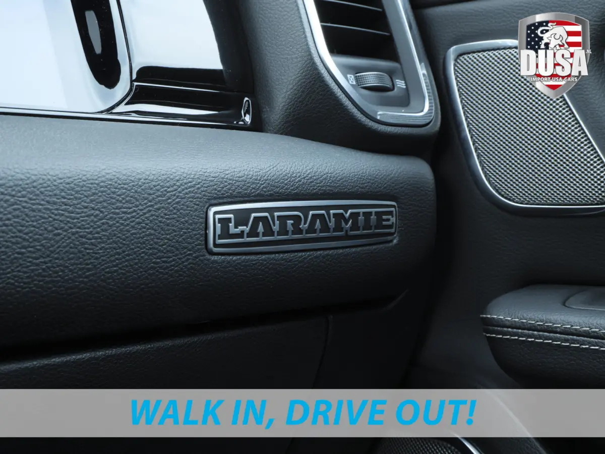 1500 | Laramie | Nigh | 3.0L I6 Hurricane | Crew Cab | 4X4 | Jason Cover | Passenger Display | Getoonde accessoires zijn verkrijgbaar tegen meerprijs