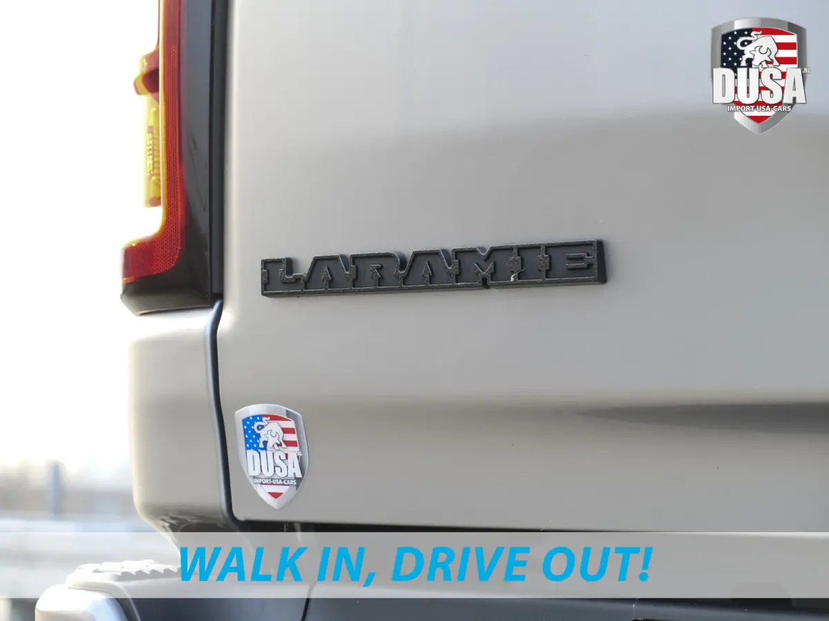 1500 | Laramie | Nigh | 3.0L I6 Hurricane | Crew Cab | 4X4 | Jason Cover | Passenger Display | Getoonde accessoires zijn verkrijgbaar tegen meerprijs