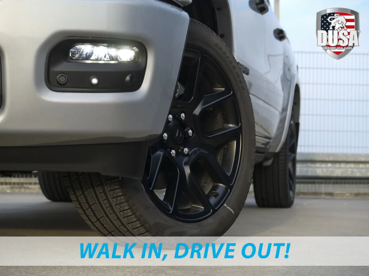 1500 | Laramie | Nigh | 3.0L I6 Hurricane | Crew Cab | 4X4 | Jason Cover | Passenger Display | Getoonde accessoires zijn verkrijgbaar tegen meerprijs