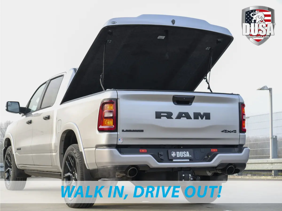 1500 | Laramie | Nigh | 3.0L I6 Hurricane | Crew Cab | 4X4 | Jason Cover | Passenger Display | Getoonde accessoires zijn verkrijgbaar tegen meerprijs