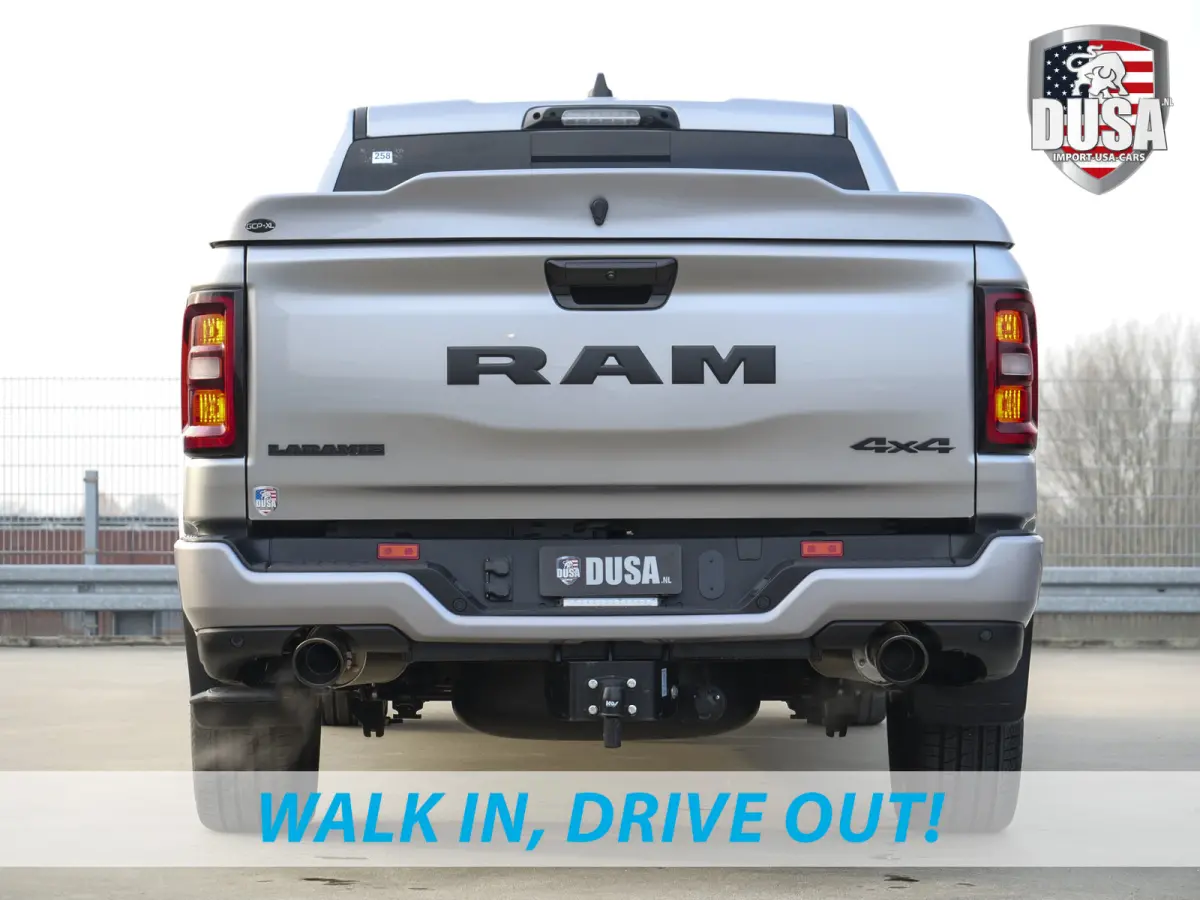 1500 | Laramie | Nigh | 3.0L I6 Hurricane | Crew Cab | 4X4 | Jason Cover | Passenger Display | Getoonde accessoires zijn verkrijgbaar tegen meerprijs