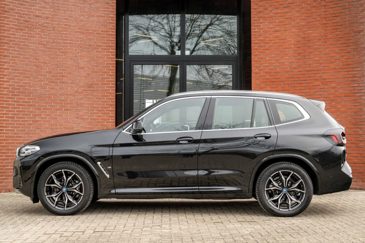 xDrive30e M-Sport ACC Panorama HuD Trekhaak Leder