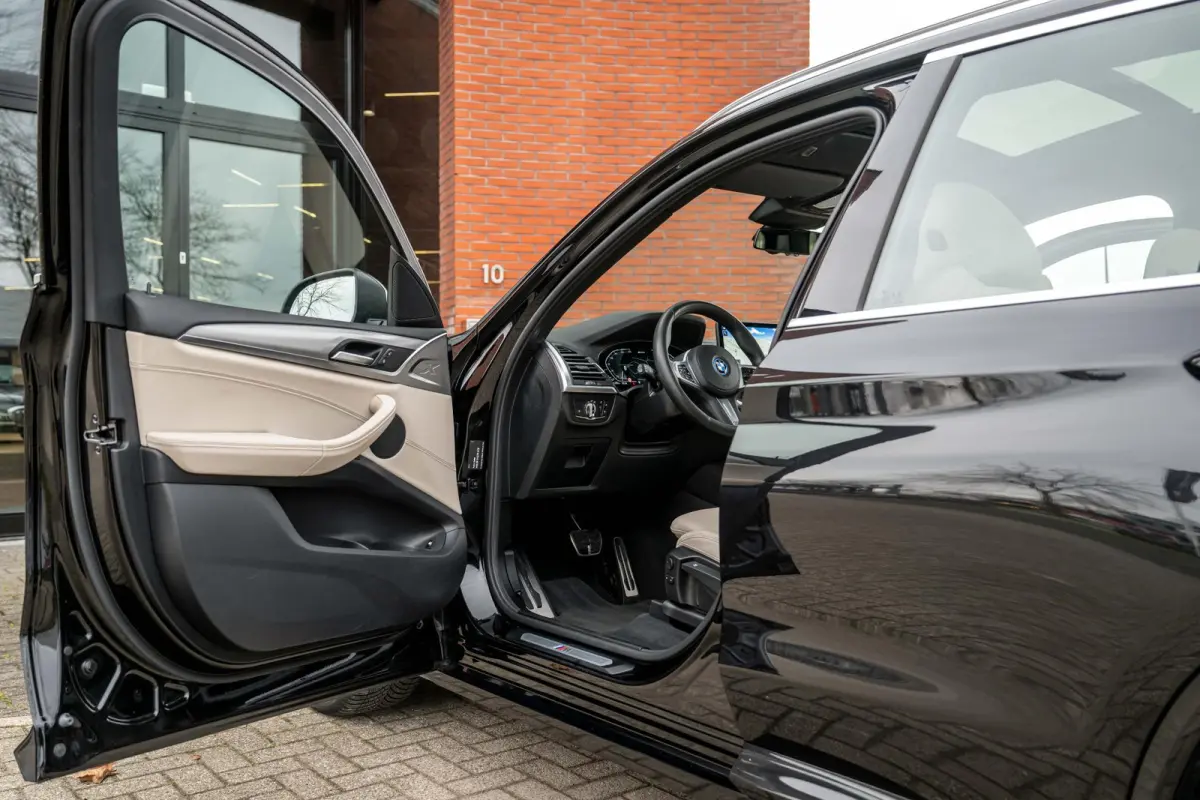 xDrive30e M-Sport ACC Panorama HuD Trekhaak Leder