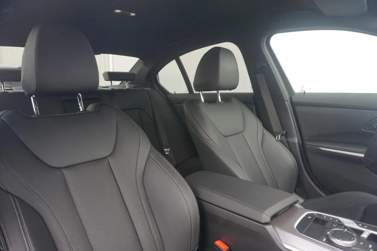 330e M Sportpakket 18'' / Comfort Acces / Trekhaak / Active Cruise Control / Stuurwielrand verwarmd
