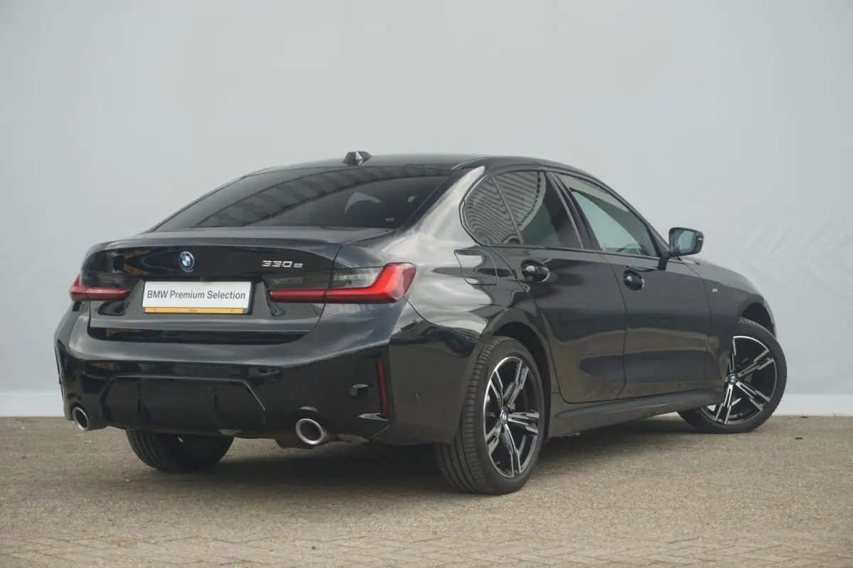 330e M Sportpakket 18'' / Comfort Acces / Trekhaak / Active Cruise Control / Stuurwielrand verwarmd