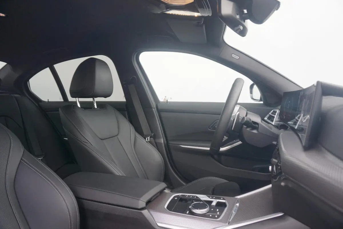 330e M Sportpakket 18'' / Comfort Acces / Trekhaak / Active Cruise Control / Stuurwielrand verwarmd