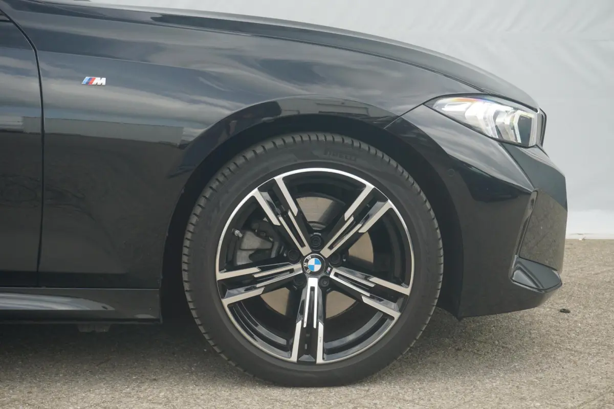 330e M Sportpakket 18'' / Comfort Acces / Trekhaak / Active Cruise Control / Stuurwielrand verwarmd