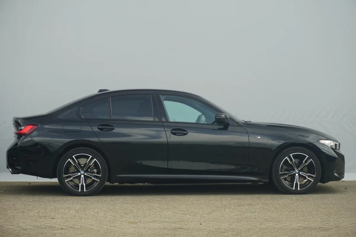 330e M Sportpakket 18'' / Comfort Acces / Trekhaak / Active Cruise Control / Stuurwielrand verwarmd