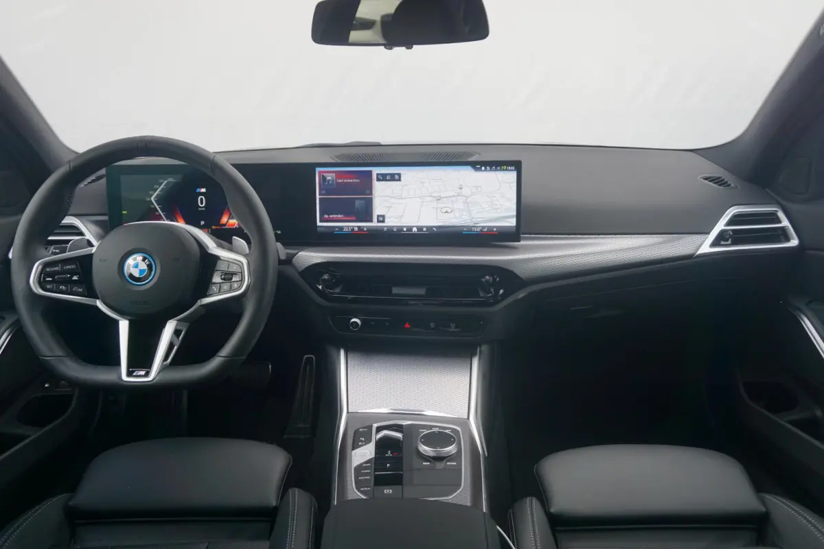 330e M Sportpakket 18'' / Comfort Acces / Trekhaak / Active Cruise Control / Stuurwielrand verwarmd