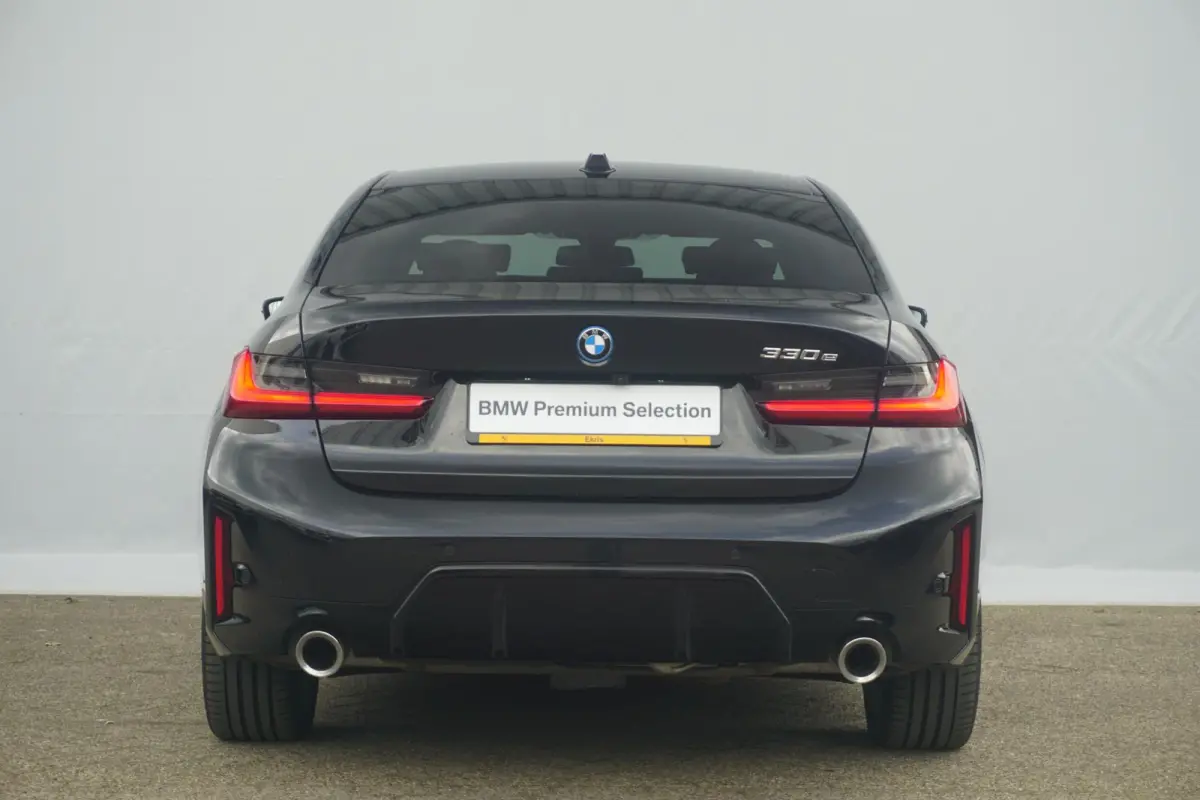 330e M Sportpakket 18'' / Comfort Acces / Trekhaak / Active Cruise Control / Stuurwielrand verwarmd