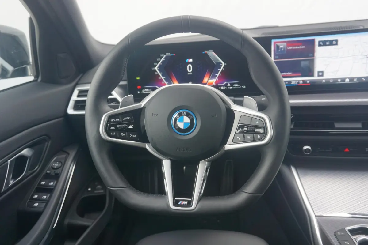 330e M Sportpakket 18'' / Comfort Acces / Trekhaak / Active Cruise Control / Stuurwielrand verwarmd