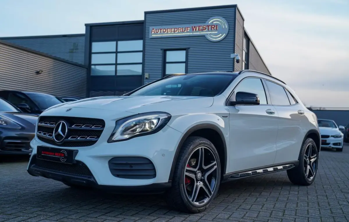 200 Premium Plus AMG Pakket | Panorama | Automaat | F1 flippers | Airco | Leder/Alcantara | 100% onderhou