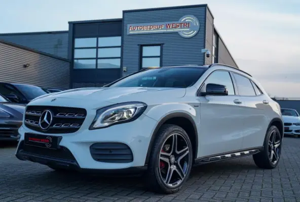 200 Premium Plus AMG Pakket | Panorama | Automaat | F1 flippers | Airco | Leder/Alcantara | 100% onderhou