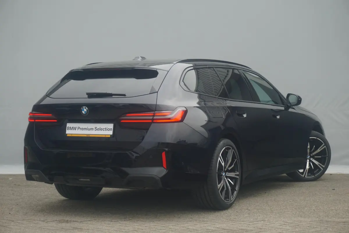 520i M Sportpakket Pro | Comfort Pack | Travel Pack | Innovation Pack | Trekhaak | Harman Kardon |  Panoramadak | Showroom Selection