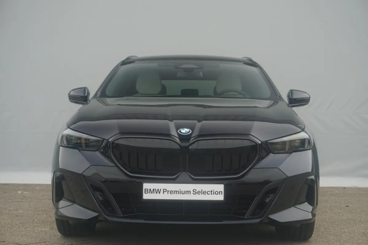 520i M Sportpakket Pro | Comfort Pack | Travel Pack | Innovation Pack | Trekhaak | Harman Kardon |  Panoramadak | Showroom Selection