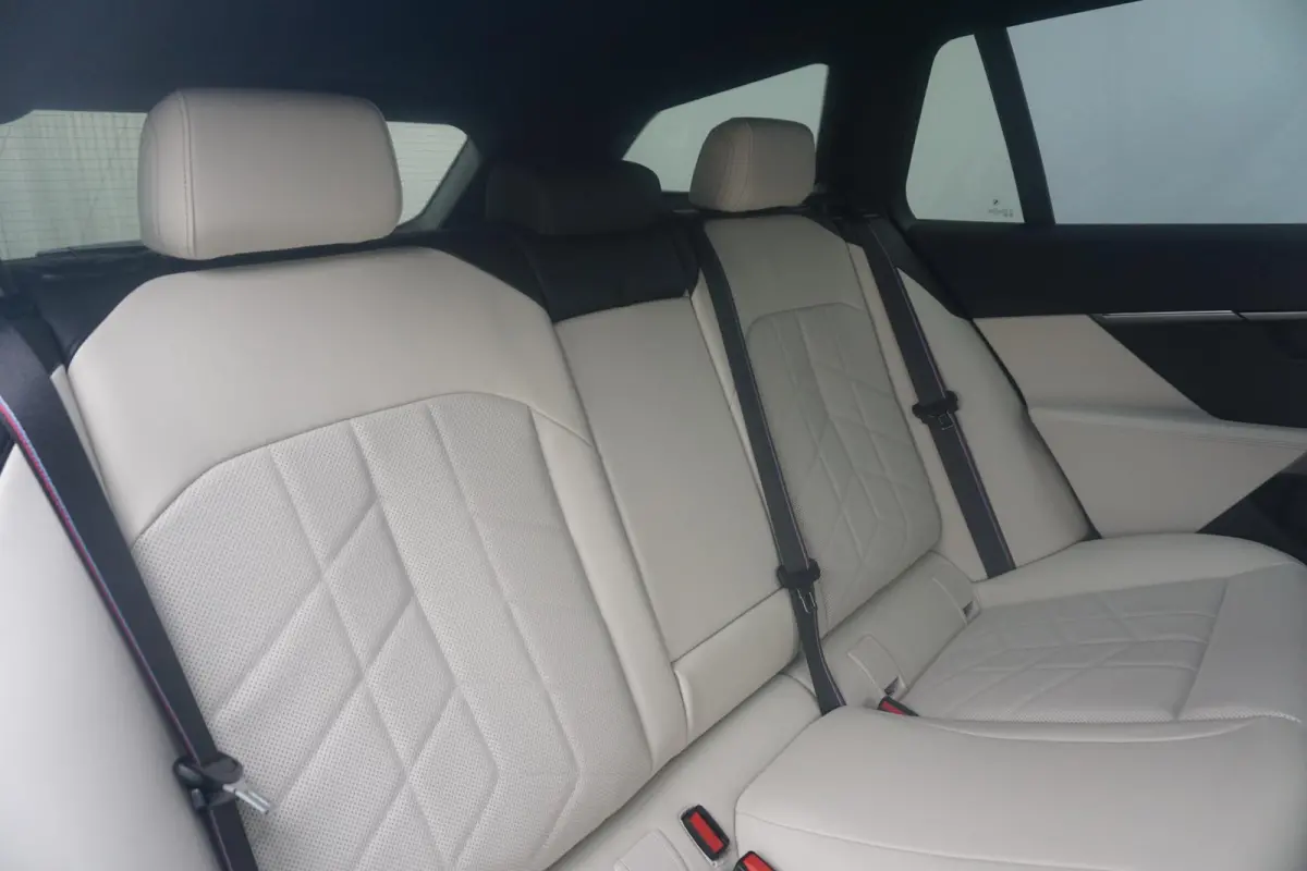 520i M Sportpakket Pro | Comfort Pack | Travel Pack | Innovation Pack | Trekhaak | Harman Kardon |  Panoramadak | Showroom Selection