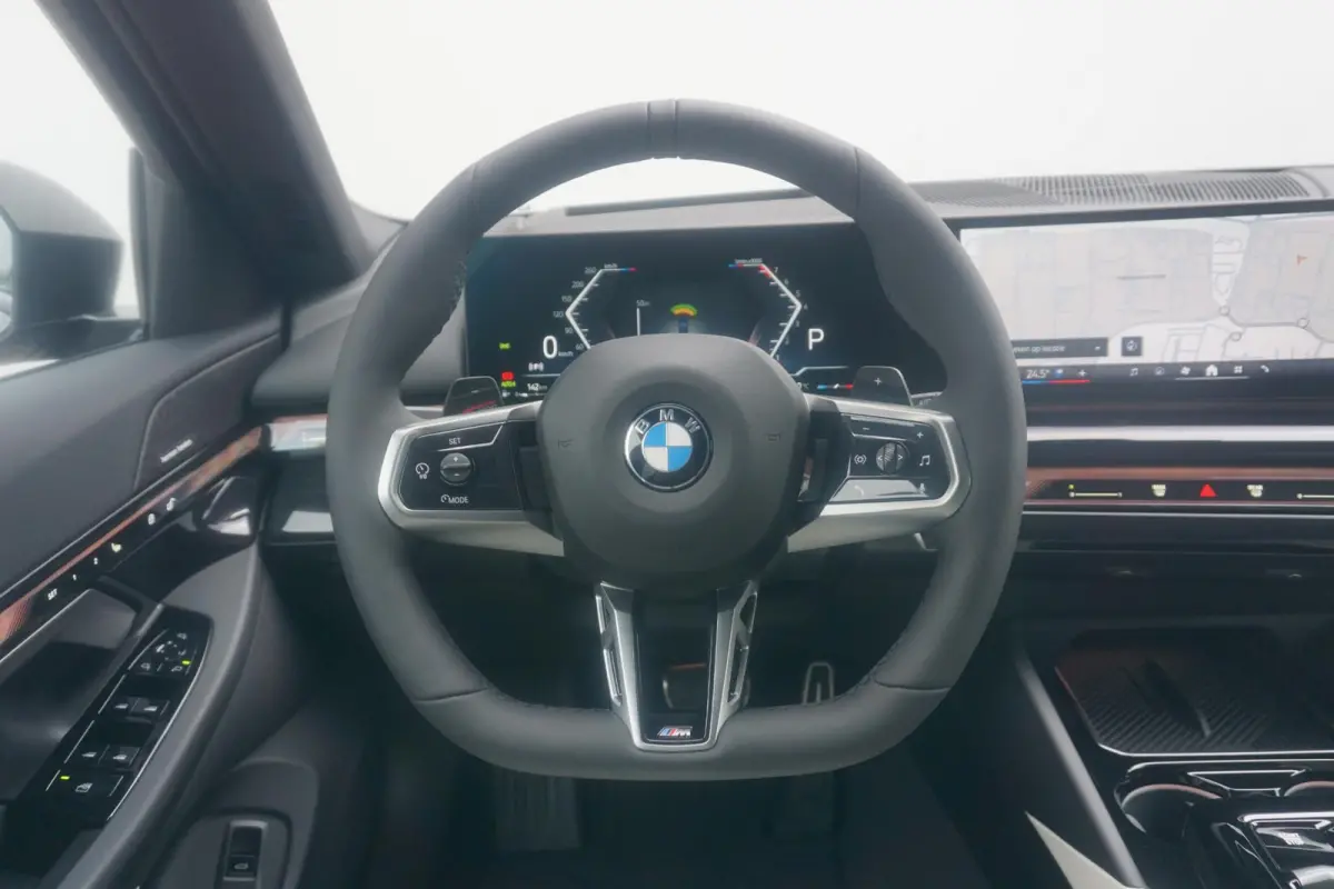 520i M Sportpakket Pro | Comfort Pack | Travel Pack | Innovation Pack | Trekhaak | Harman Kardon |  Panoramadak | Showroom Selection