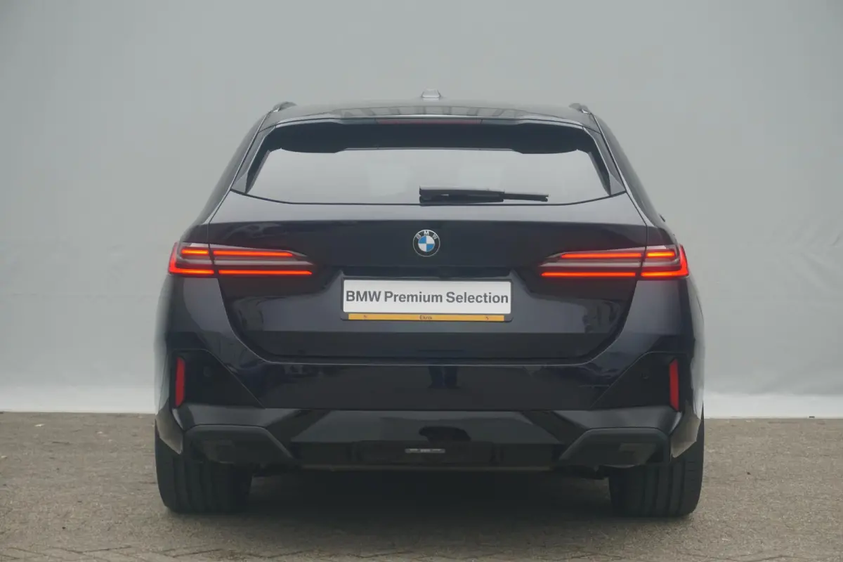 520i M Sportpakket Pro | Comfort Pack | Travel Pack | Innovation Pack | Trekhaak | Harman Kardon |  Panoramadak | Showroom Selection