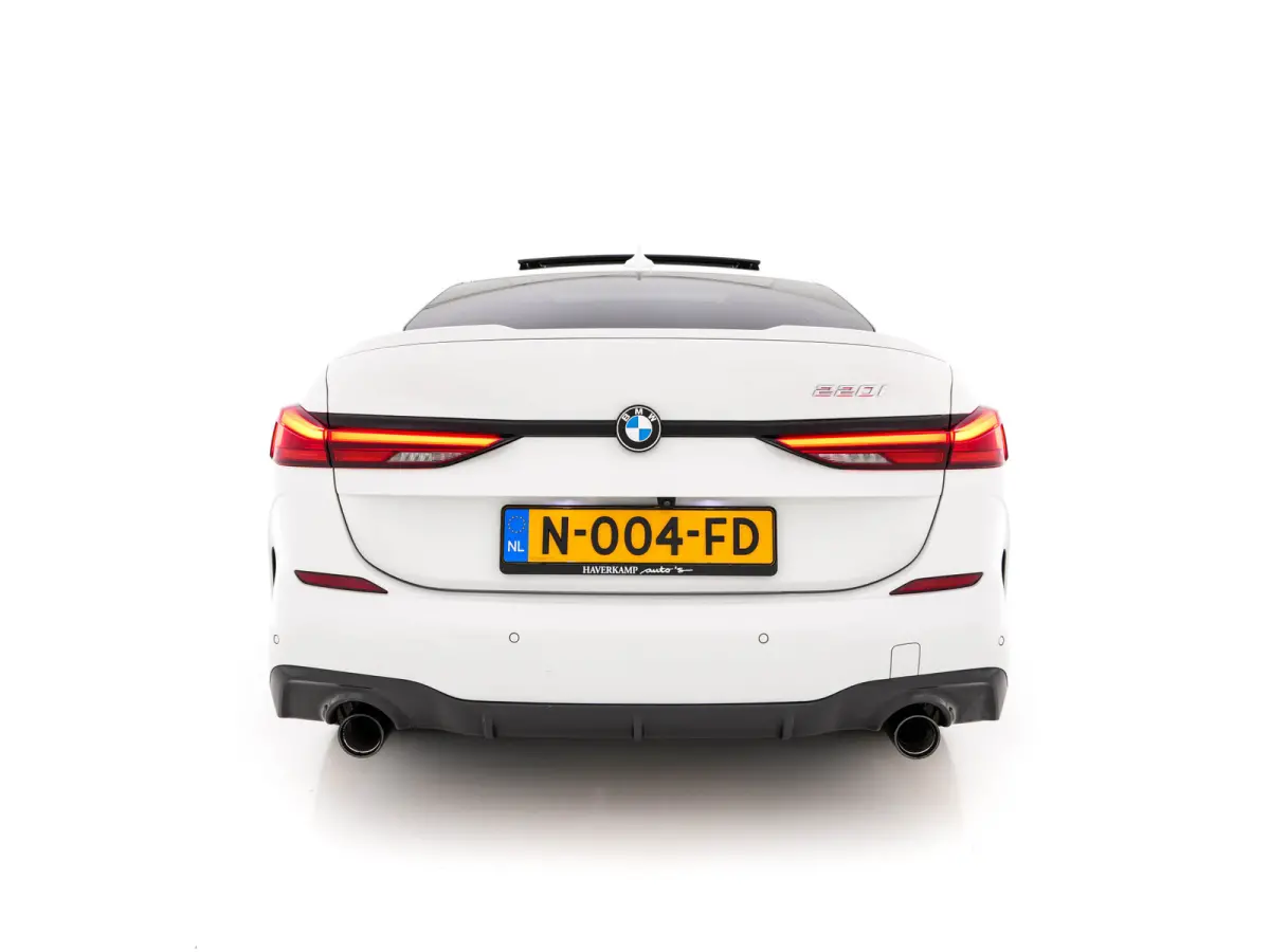 220i M-Sport-Styling Business Edition (INCL-BTW) Aut. *PANO | MICROFIBRE-SPORTSEATS | FULL-LED | DIGI-COCKPIT | CAMERA | NAVI-FULLMAP | HIFI-SOUND | DAB+ | ECC | PDC | CRUISE | CARPLAY | KEY