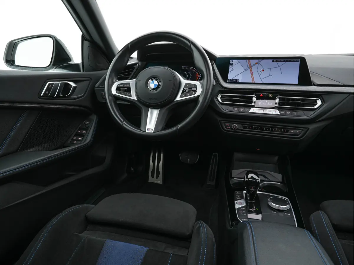 220i M-Sport-Styling Business Edition (INCL-BTW) Aut. *PANO | MICROFIBRE-SPORTSEATS | FULL-LED | DIGI-COCKPIT | CAMERA | NAVI-FULLMAP | HIFI-SOUND | DAB+ | ECC | PDC | CRUISE | CARPLAY | KEY