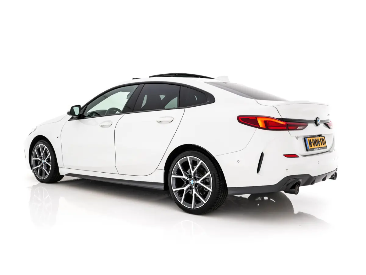 220i M-Sport-Styling Business Edition (INCL-BTW) Aut. *PANO | MICROFIBRE-SPORTSEATS | FULL-LED | DIGI-COCKPIT | CAMERA | NAVI-FULLMAP | HIFI-SOUND | DAB+ | ECC | PDC | CRUISE | CARPLAY | KEY