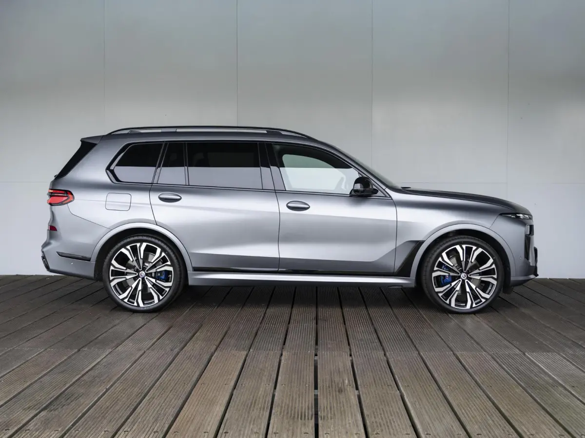 M60i xDrive | M Sportpakket Pro | Comfort Pack | 6-persoons | Bowers & Wilkins | Comfort Access | Soft-Close | Sky Lounge | Massagefunctie | 23'' |