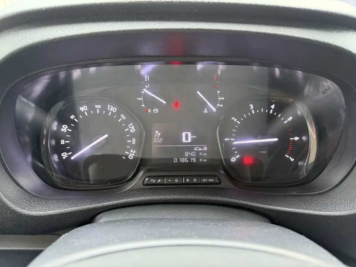 2.0 BlueHDI 145 PK Euro 6 S&S L2 Navigatie/CarPlay/cruise control/camera