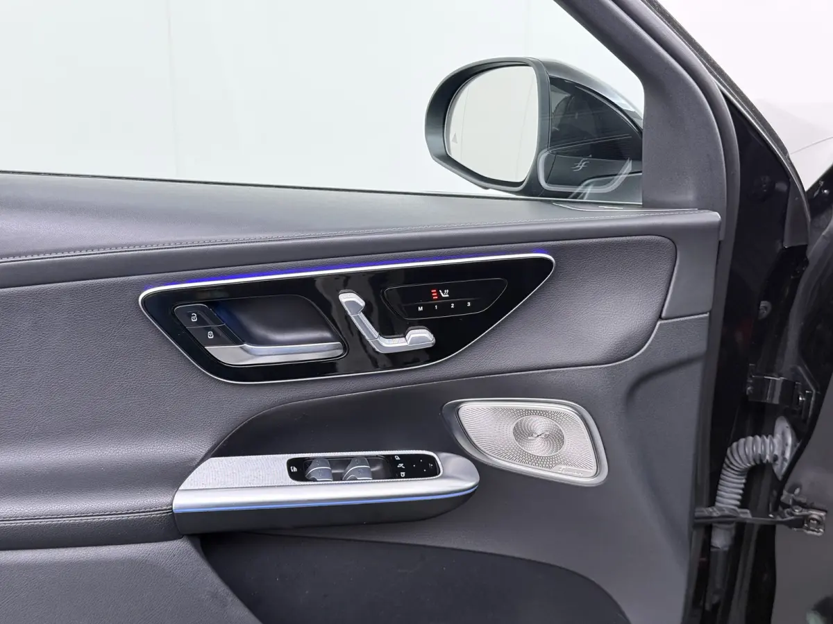 AMG 4Matic // SoH 95% // Dealer Onderhouden // Panorama dak // Burmester // Memory // 360 Camera // 20 inch // Treeplanken // Sfeerverlichting // Keyless