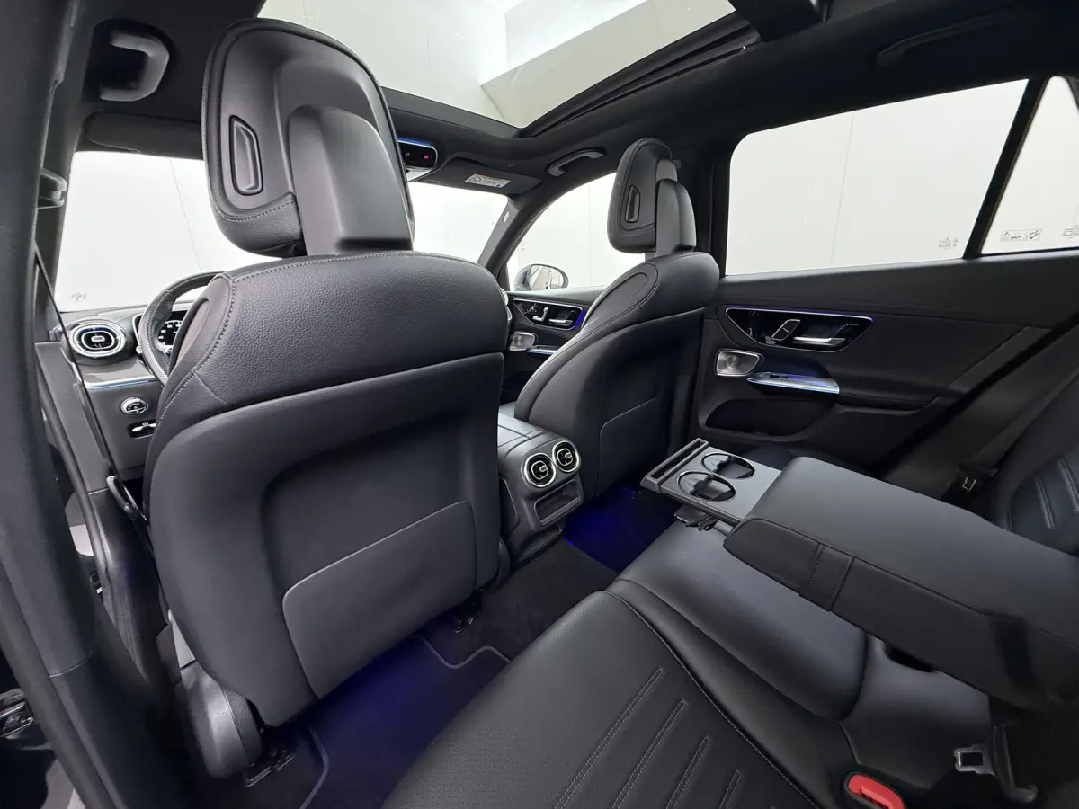 AMG 4Matic // SoH 95% // Dealer Onderhouden // Panorama dak // Burmester // Memory // 360 Camera // 20 inch // Treeplanken // Sfeerverlichting // Keyless