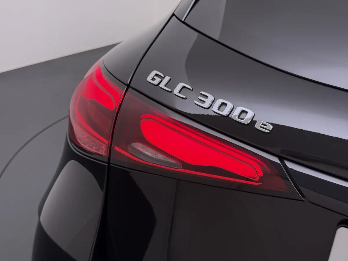 AMG 4Matic // SoH 95% // Dealer Onderhouden // Panorama dak // Burmester // Memory // 360 Camera // 20 inch // Treeplanken // Sfeerverlichting // Keyless