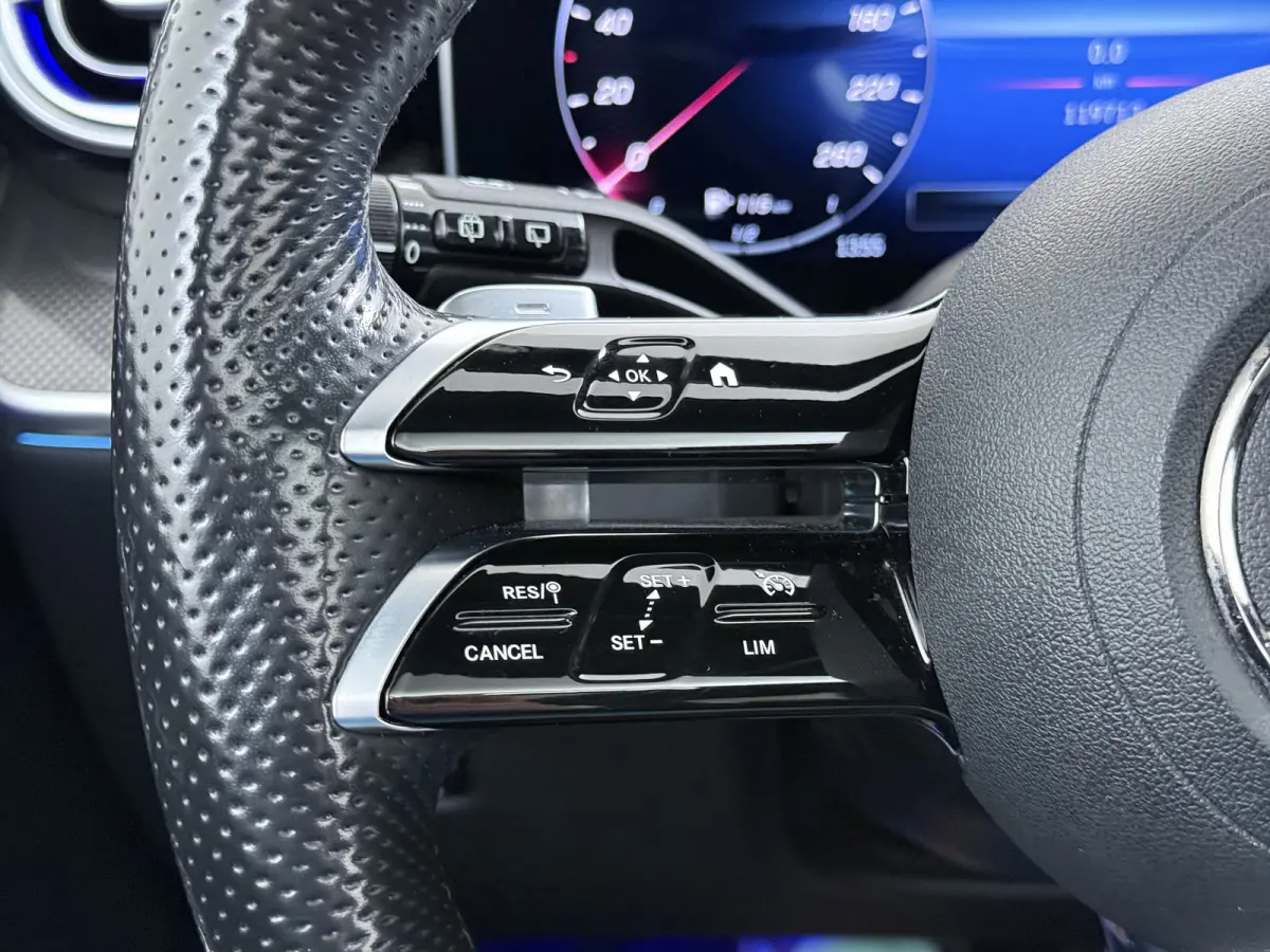 AMG 4Matic // SoH 95% // Dealer Onderhouden // Panorama dak // Burmester // Memory // 360 Camera // 20 inch // Treeplanken // Sfeerverlichting // Keyless
