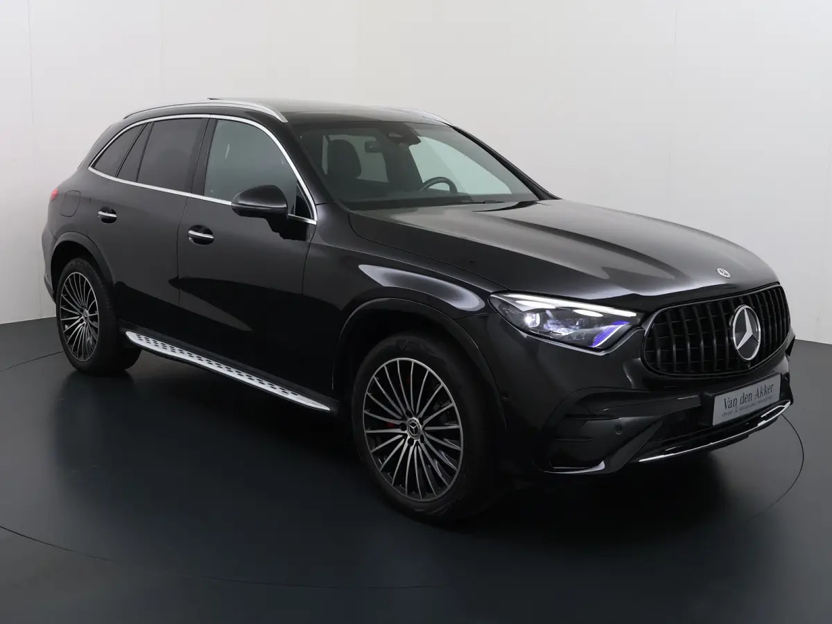AMG 4Matic // SoH 95% // Dealer Onderhouden // Panorama dak // Burmester // Memory // 360 Camera // 20 inch // Treeplanken // Sfeerverlichting // Keyless