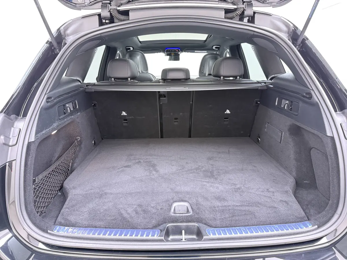 AMG 4Matic // SoH 95% // Dealer Onderhouden // Panorama dak // Burmester // Memory // 360 Camera // 20 inch // Treeplanken // Sfeerverlichting // Keyless