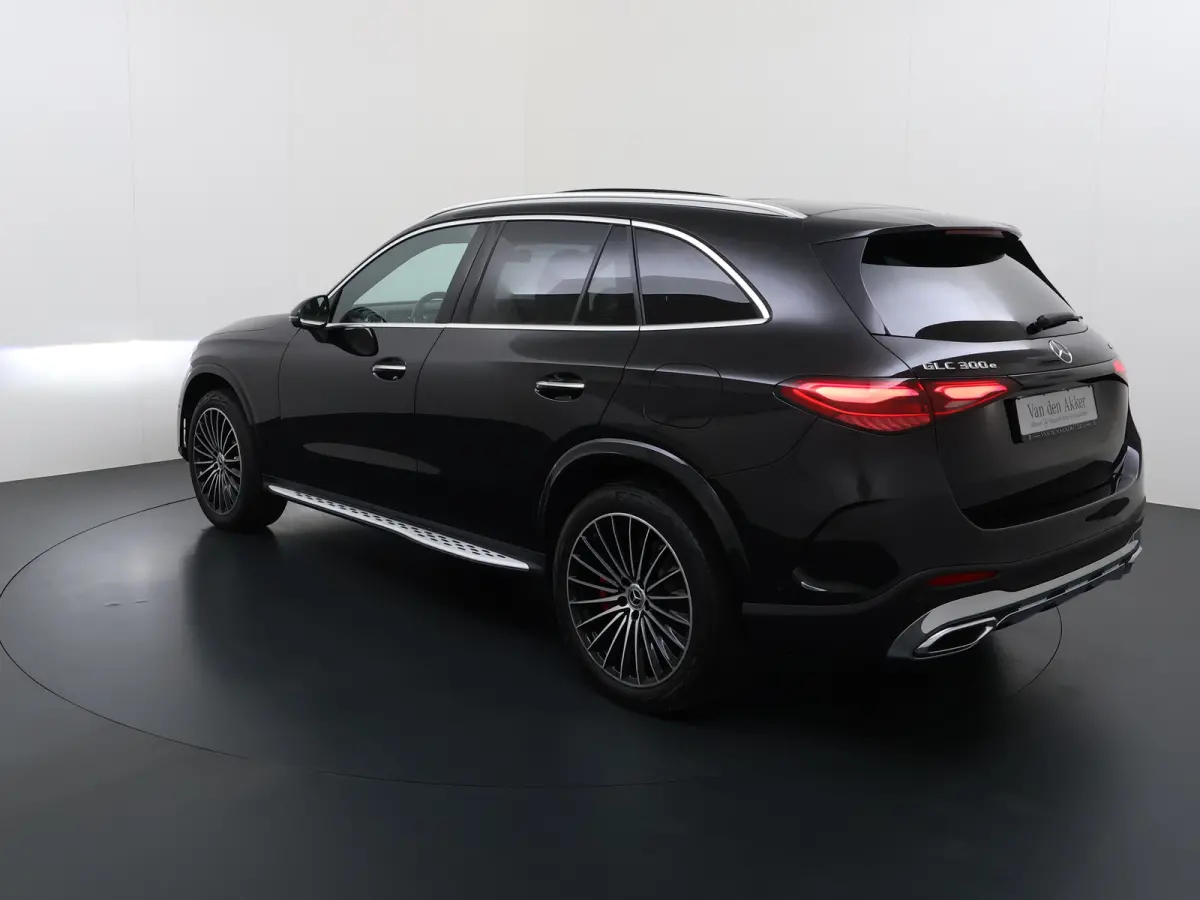 AMG 4Matic // SoH 95% // Dealer Onderhouden // Panorama dak // Burmester // Memory // 360 Camera // 20 inch // Treeplanken // Sfeerverlichting // Keyless