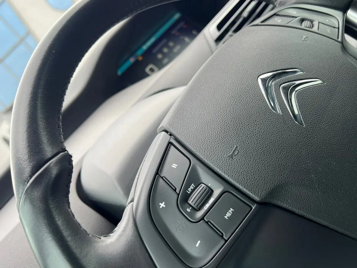 1.2 PureTech Business - Gris Platinium - Carplay/Camera/7 zitter