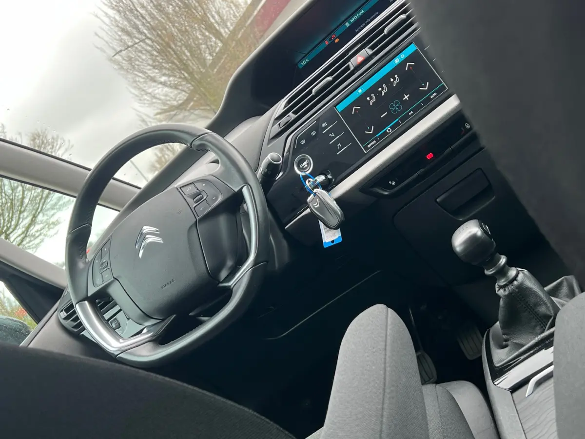 1.2 PureTech Business - Gris Platinium - Carplay/Camera/7 zitter