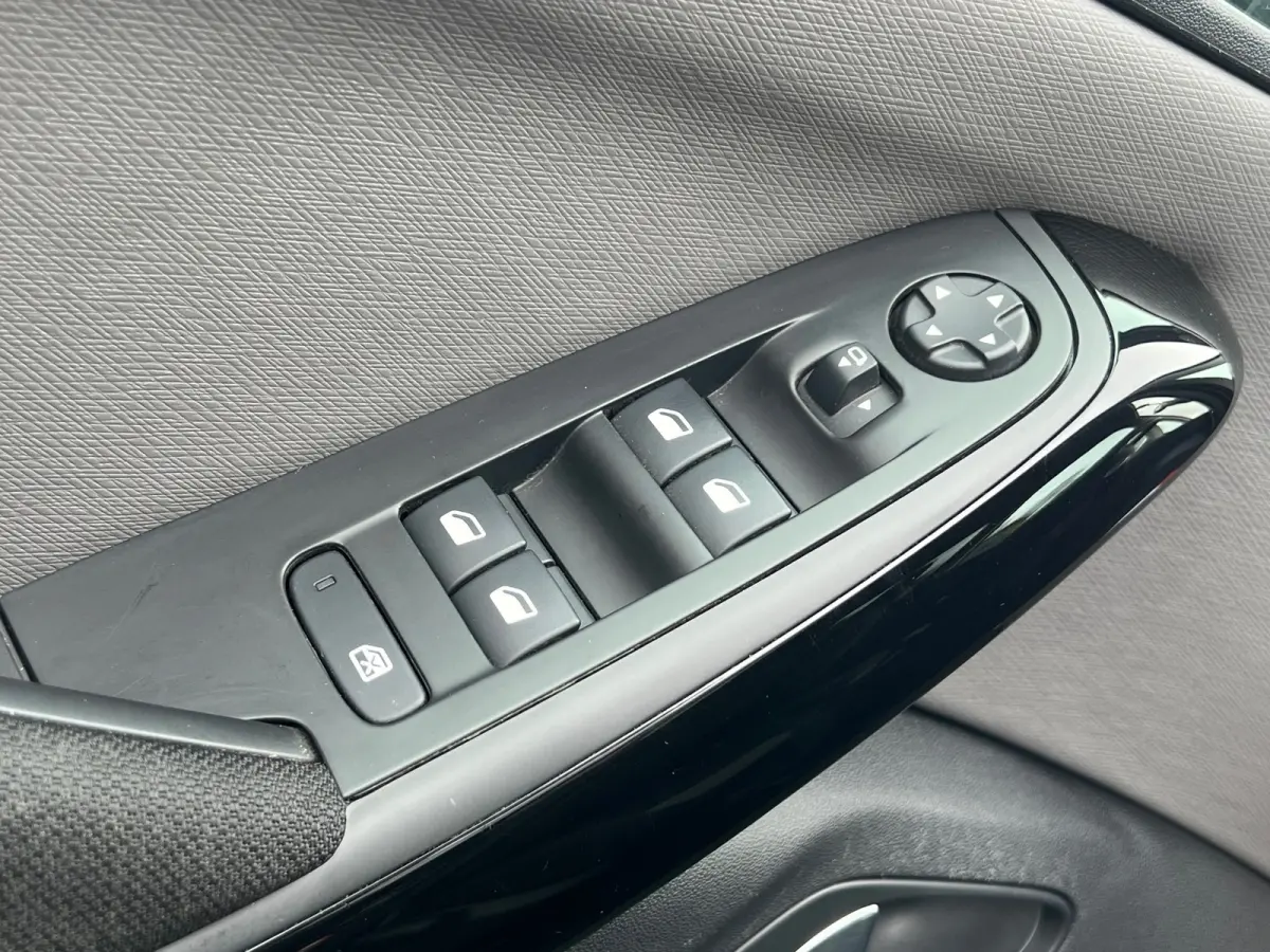 1.2 PureTech Business - Gris Platinium - Carplay/Camera/7 zitter