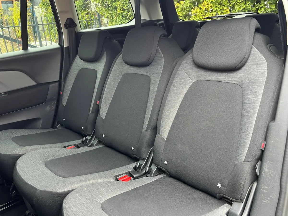 1.2 PureTech Business - Gris Platinium - Carplay/Camera/7 zitter