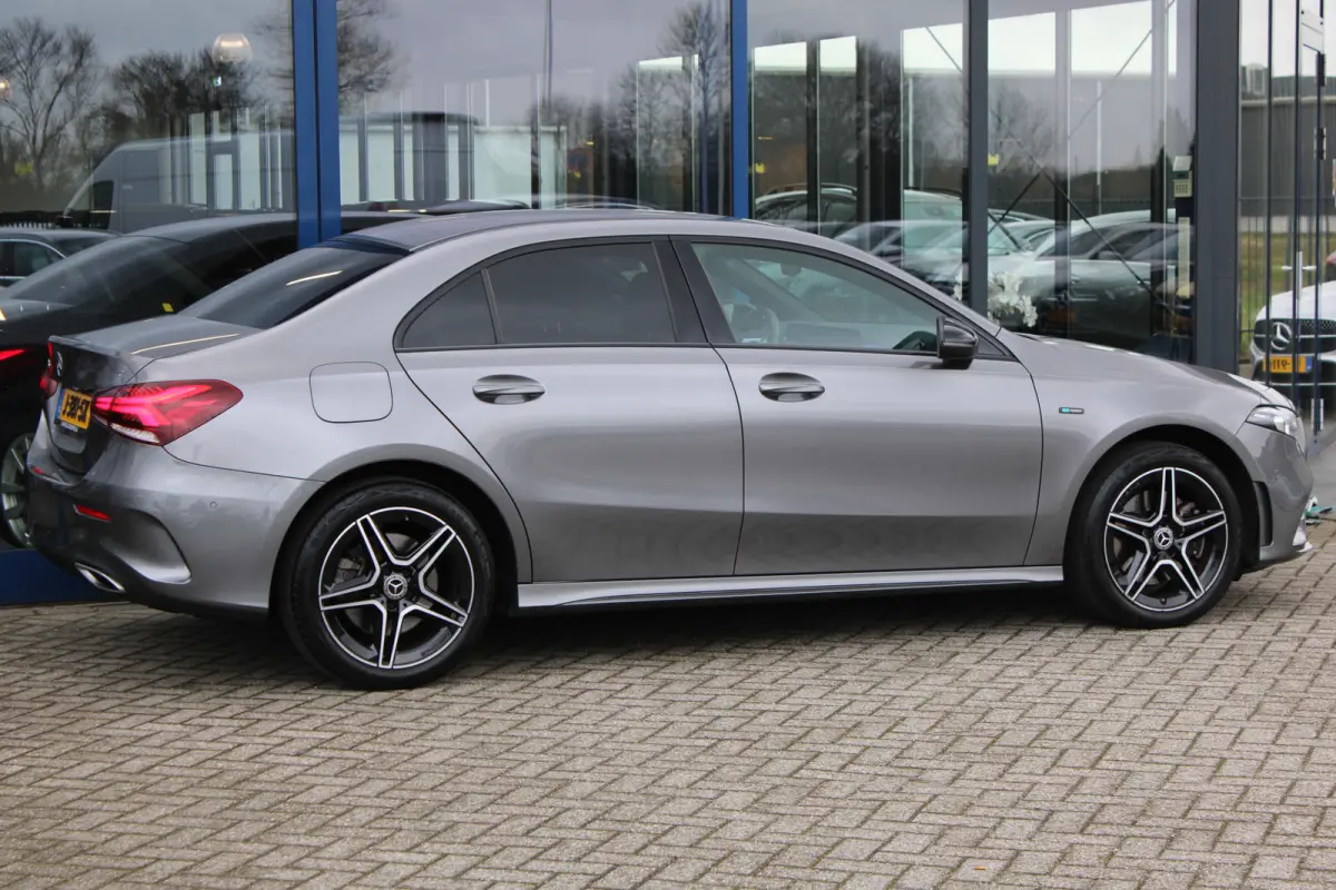 250e AUT8 AMG Limited NIGHT PAKKET SFEER DISTRONIC CARPLAY