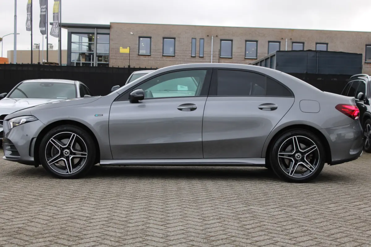 250e AUT8 AMG Limited NIGHT PAKKET SFEER DISTRONIC CARPLAY