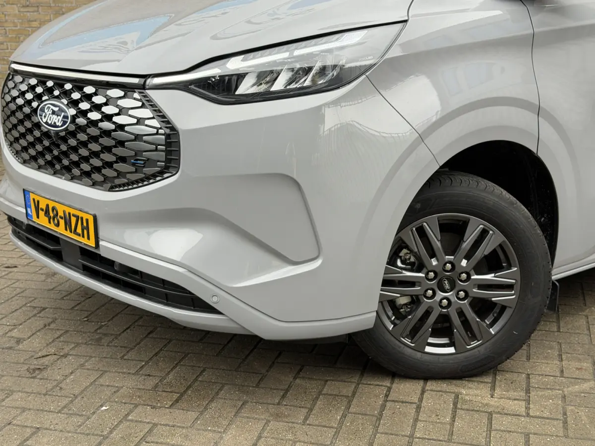 Cust. 320 L1H1 Limited 65 kWh/ 218 PK Direct leverbaar/stoel&stuur verwaming/B&O/ Camera