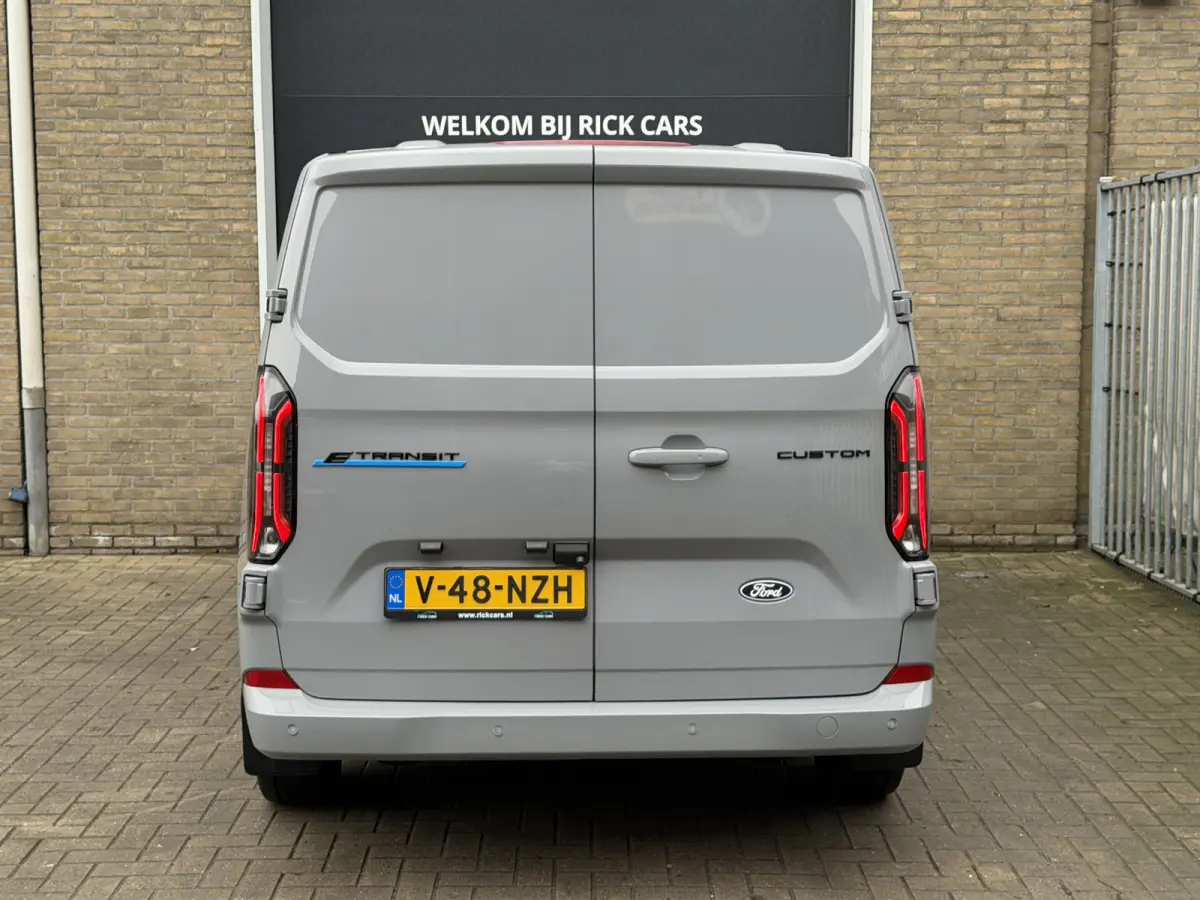 Cust. 320 L1H1 Limited 65 kWh/ 218 PK Direct leverbaar/stoel&stuur verwaming/B&O/ Camera