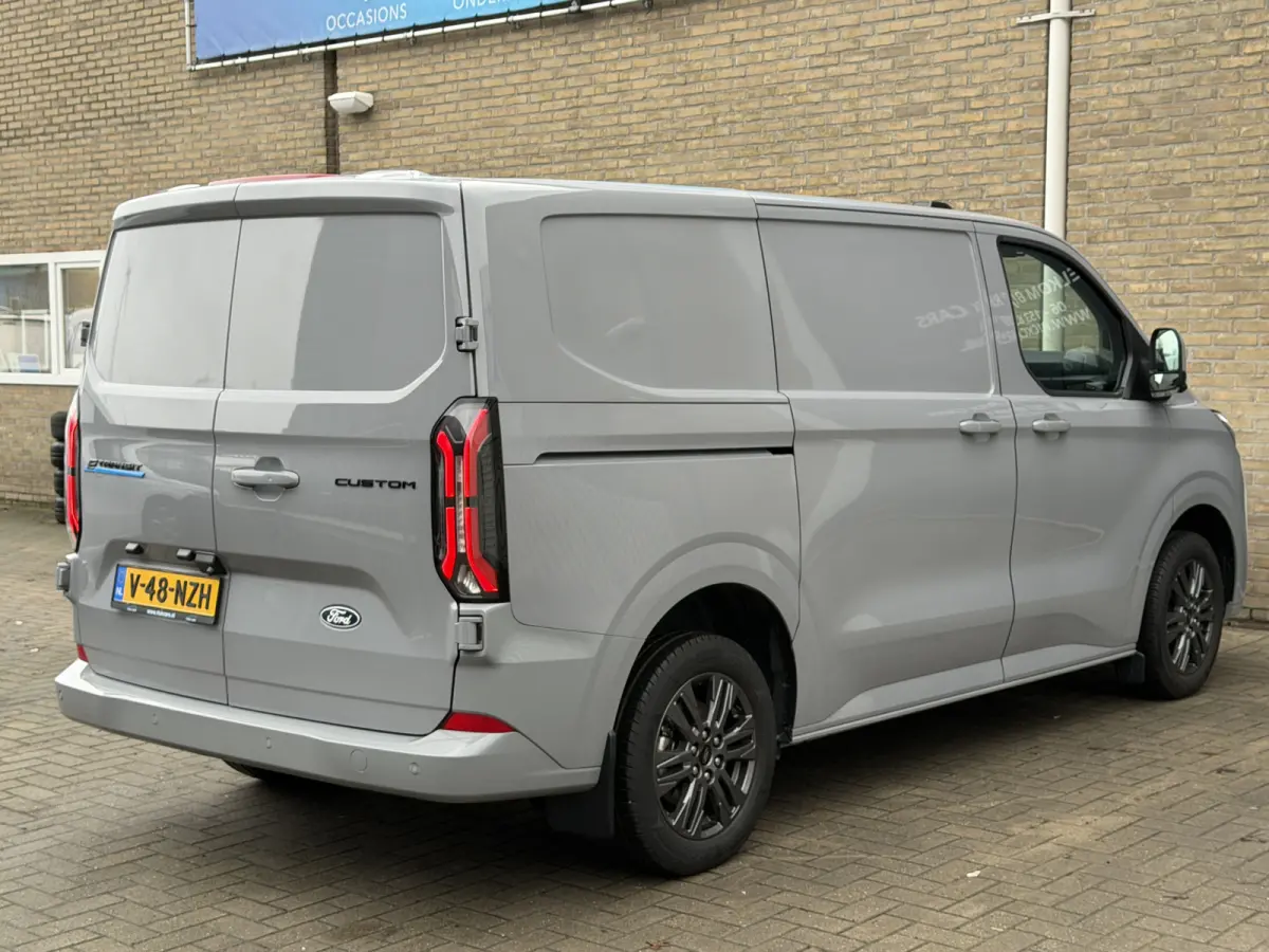 Cust. 320 L1H1 Limited 65 kWh/ 218 PK Direct leverbaar/stoel&stuur verwaming/B&O/ Camera