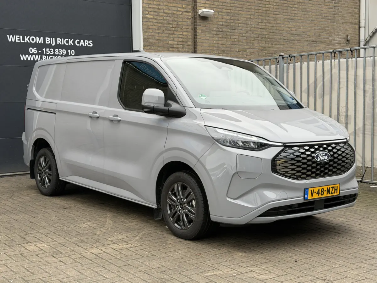 Cust. 320 L1H1 Limited 65 kWh/ 218 PK Direct leverbaar/stoel&stuur verwaming/B&O/ Camera