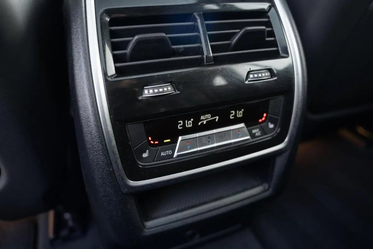 xDrive45e M-Sport Massage Perf Seats Carbon SkyLounge