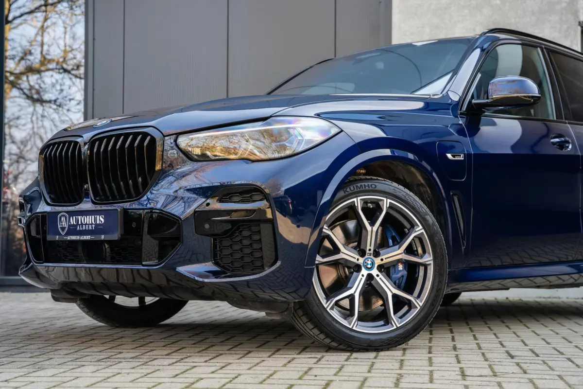 xDrive45e M-Sport Massage Perf Seats Carbon SkyLounge