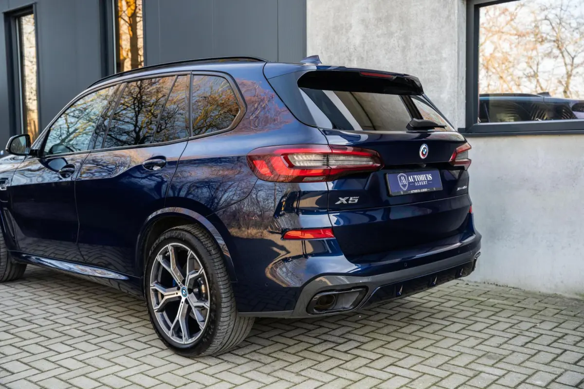 xDrive45e M-Sport Massage Perf Seats Carbon SkyLounge
