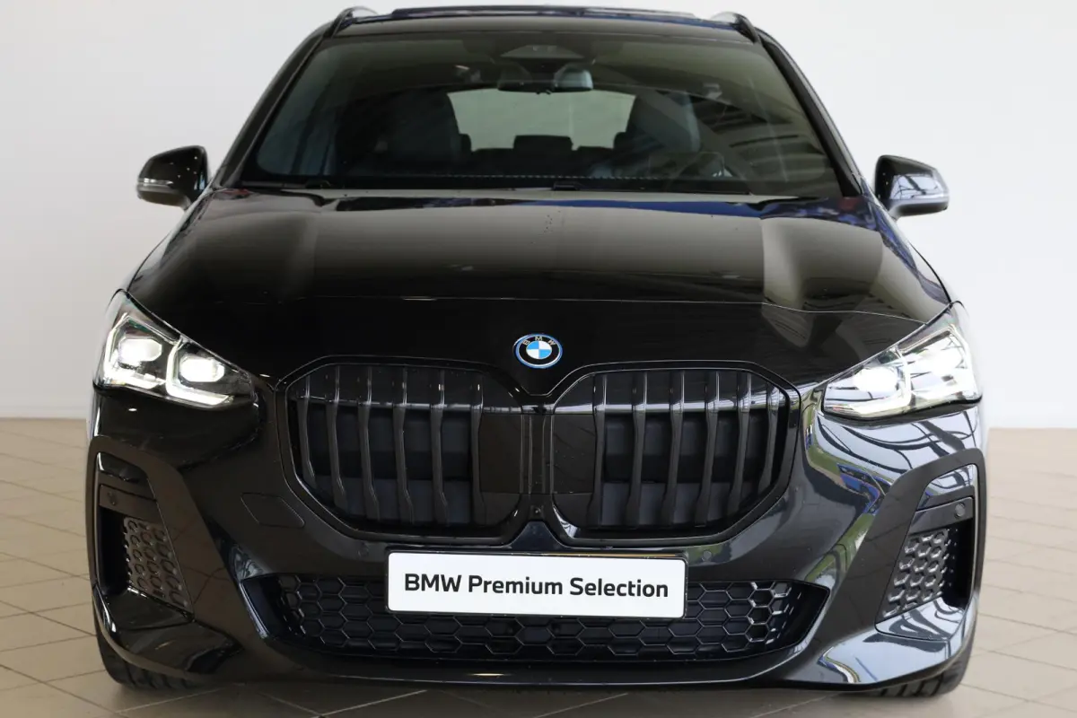 230e xDrive | M Sport | Harman Kardon | Panoramadak | Head-Up Display | Trekhaak