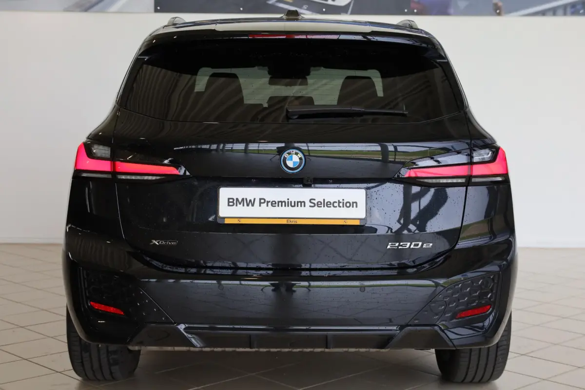 230e xDrive | M Sport | Harman Kardon | Panoramadak | Head-Up Display | Trekhaak